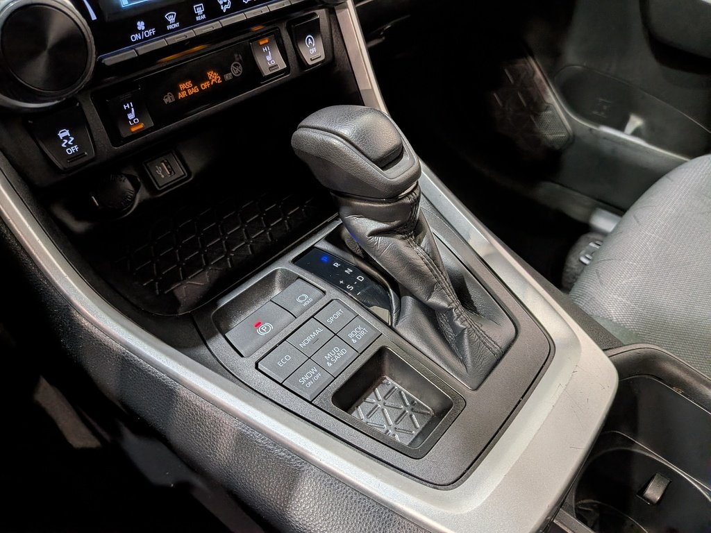 2024 Toyota RAV4 LE AWD White Val-David - photo #26