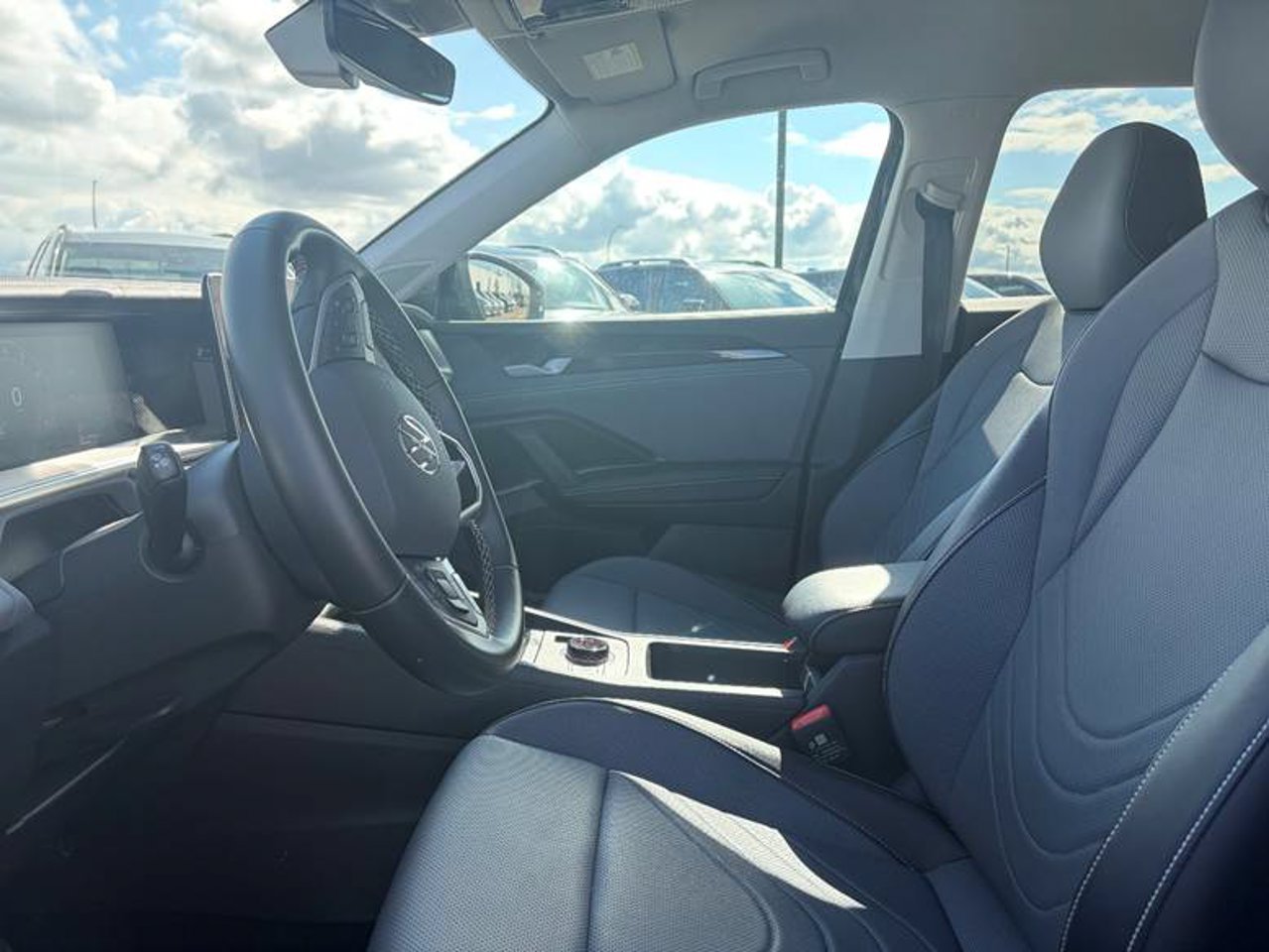 2026 Volkswagen Tiguan Comfortline 4MOTION Black Sherwood Park - photo #5