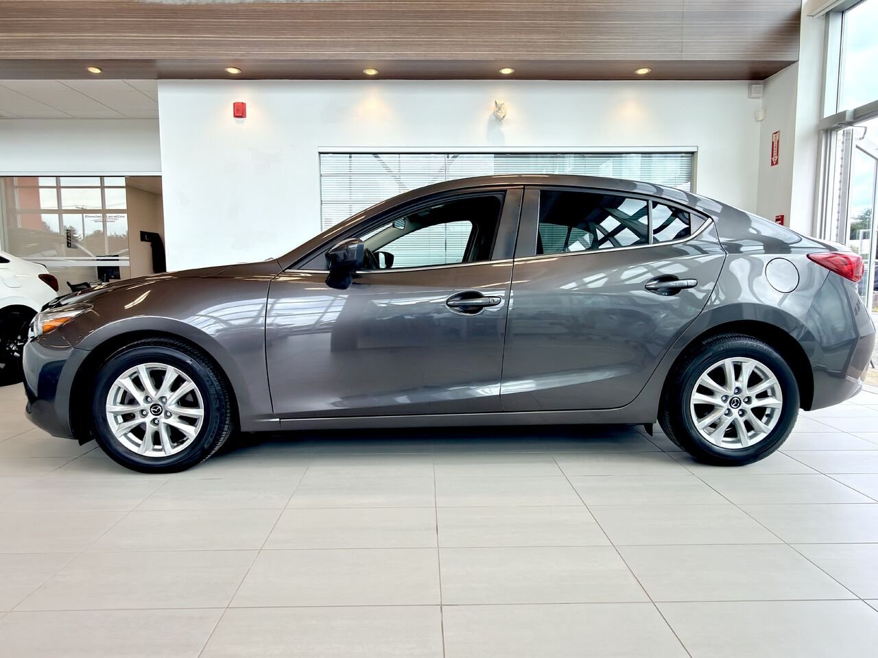 Mazda Mazda3 2018 Gris Notre-Dame-des-Prairies - photo #7