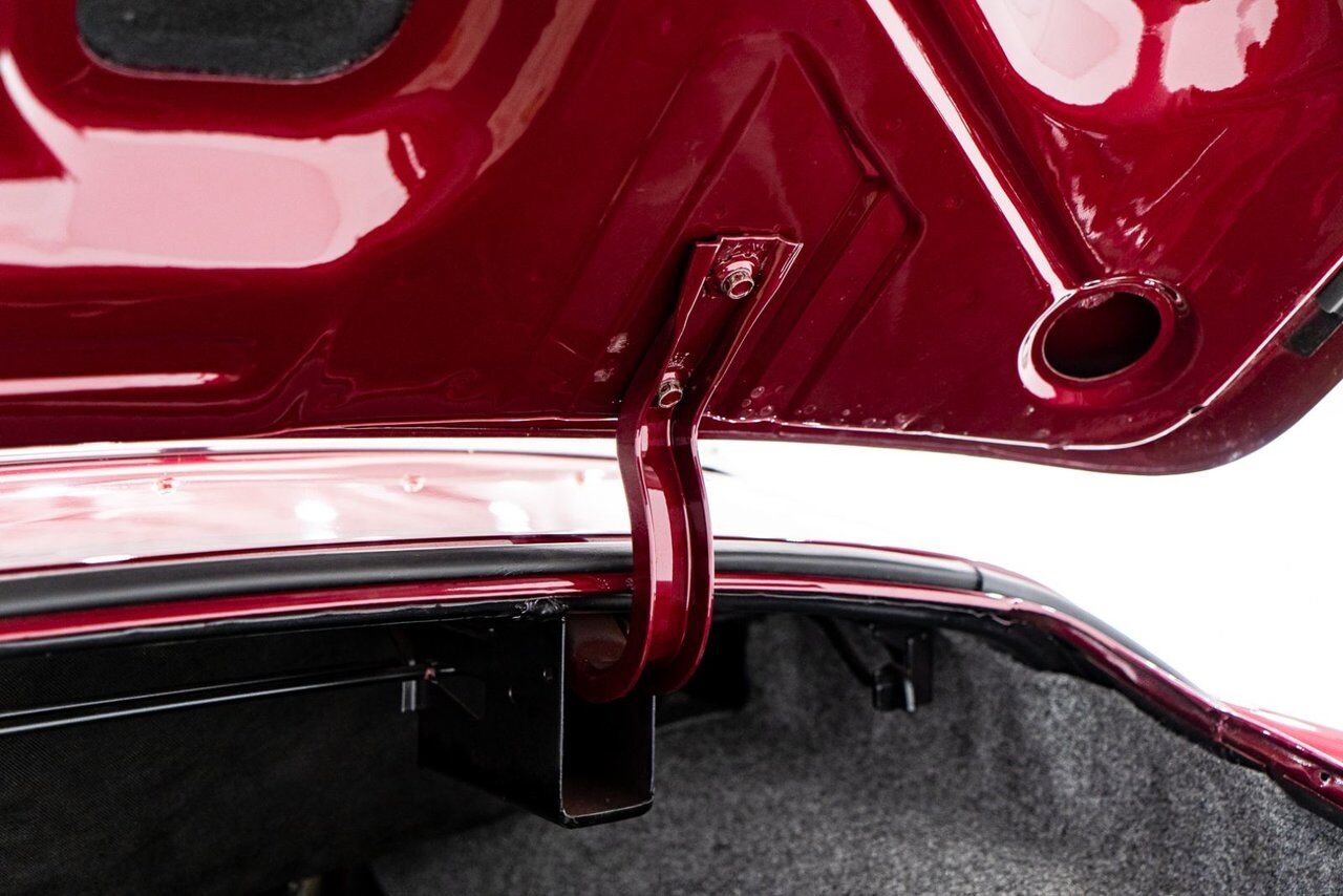 1953 Oldsmobile 98 PRIX EN USD | Convertible Beautifully Presented from complete Restoration Red Montreal - photo #33
