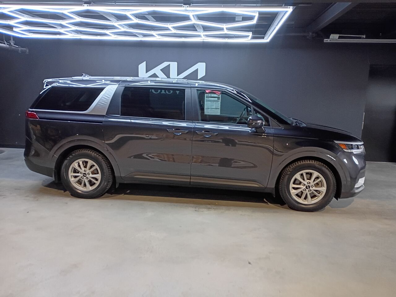 2022 Kia Carnival Grey Blainville - photo #4
