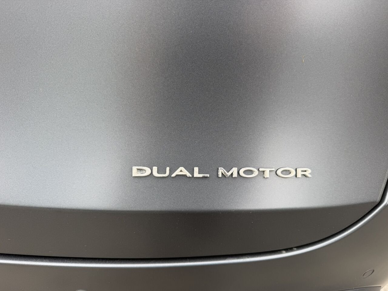 Tesla Model Y LONG RANGE AWD 7 PASSAGERS 2022 Argent Laval - photo #10
