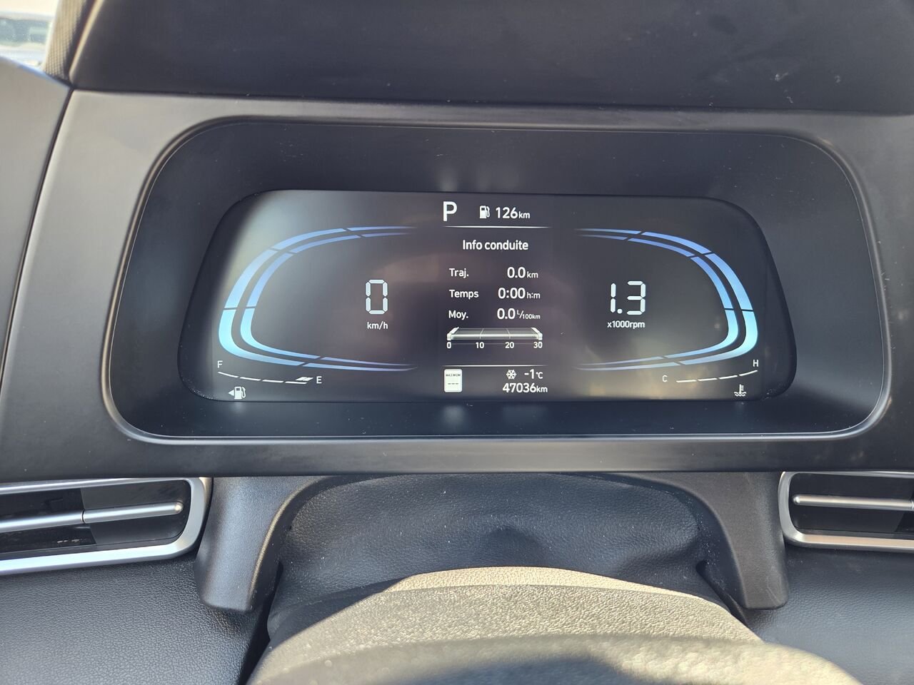 2024 Hyundai Elantra White Mont-Laurier - photo #16