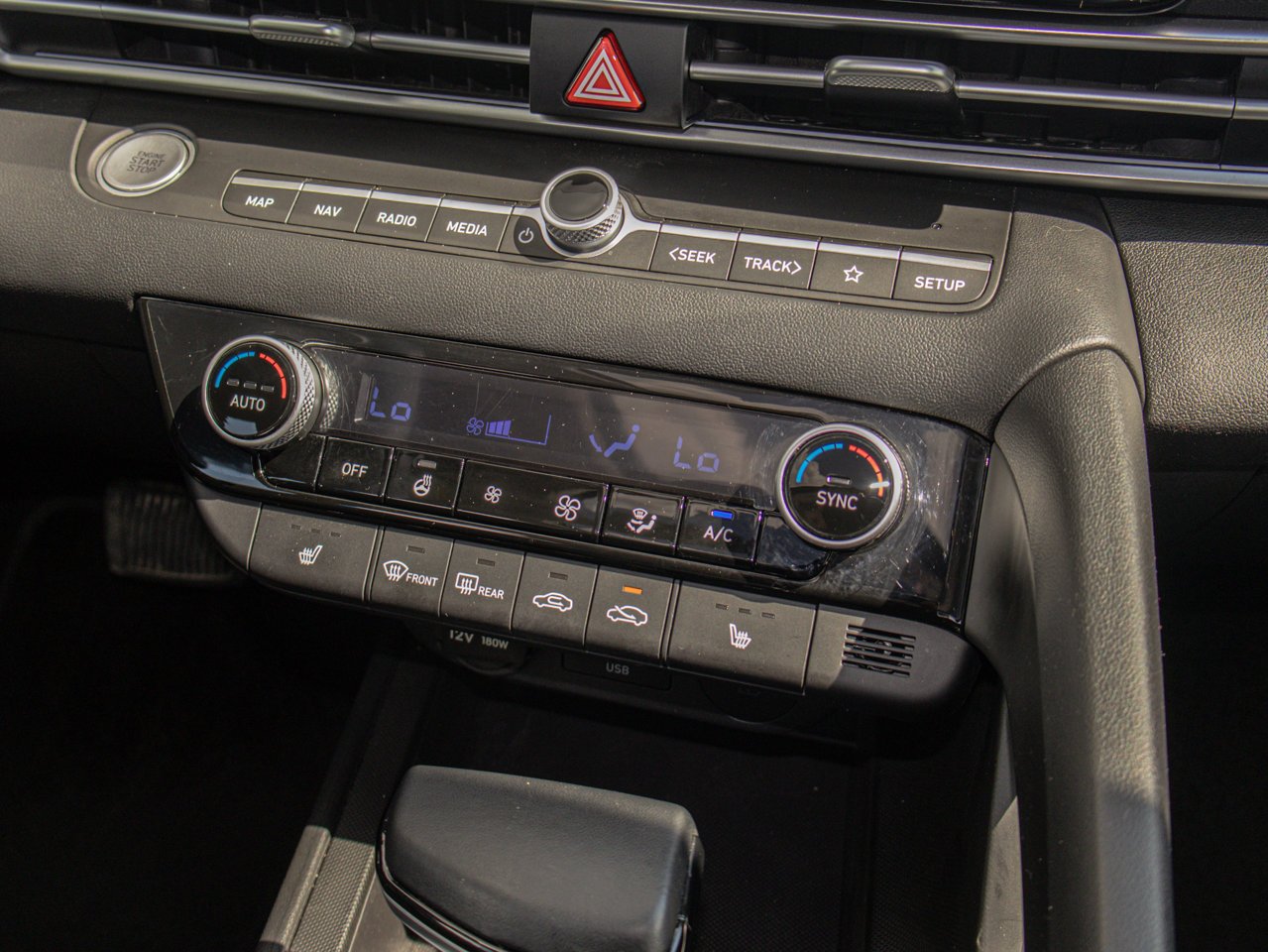 2026 Hyundai Elantra Preferred IVT White Sherwood Park - photo #25