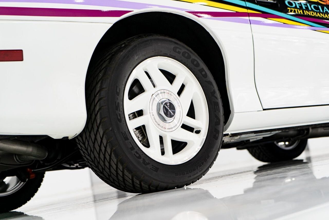 1993 Chevrolet CAMARO Z28 PRIX EN USD | Pace Car with only 957km (595mi) with original window sticker Black Montreal - photo #3