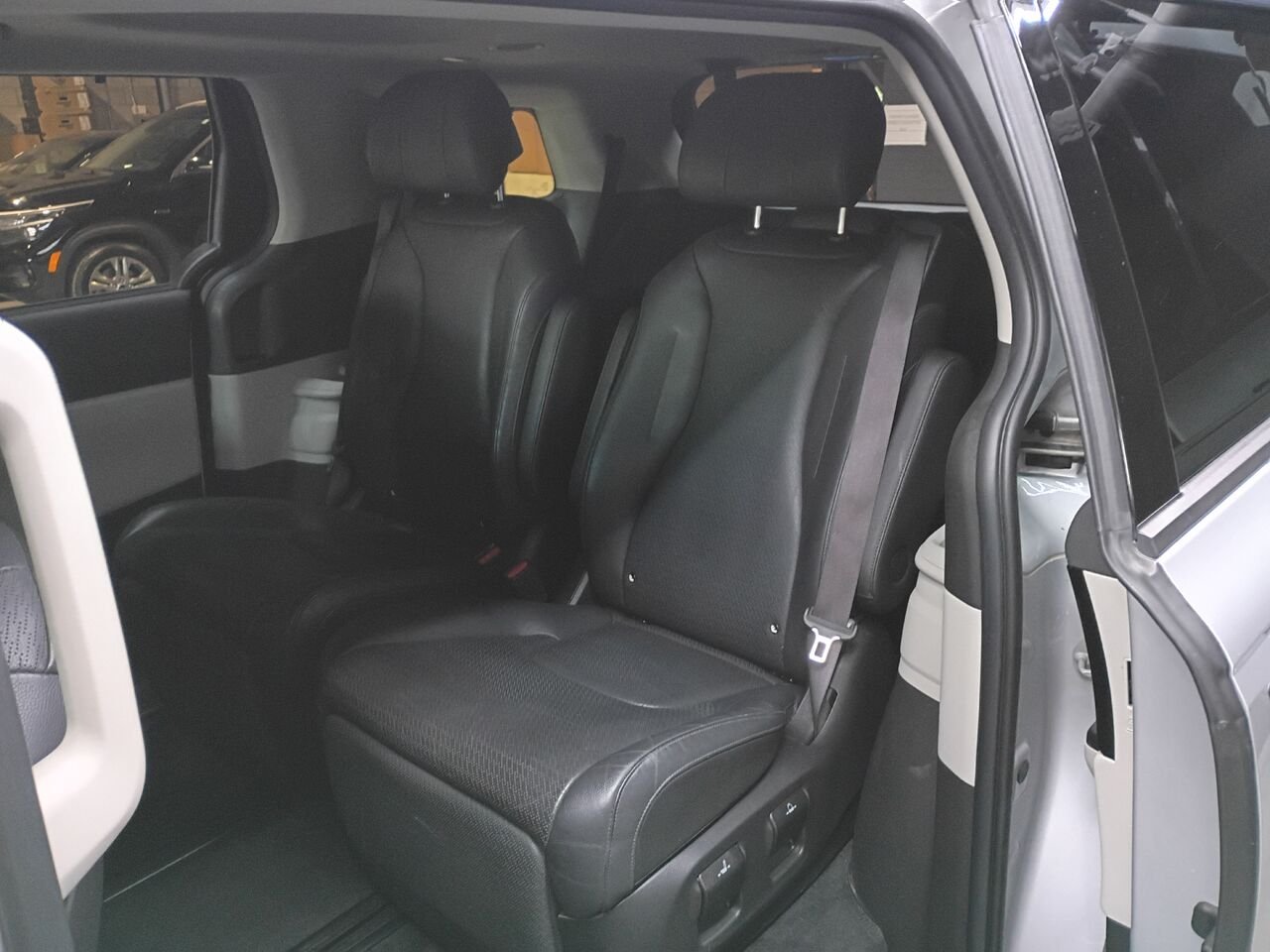 2023 Kia Carnival Silver Blainville - photo #16