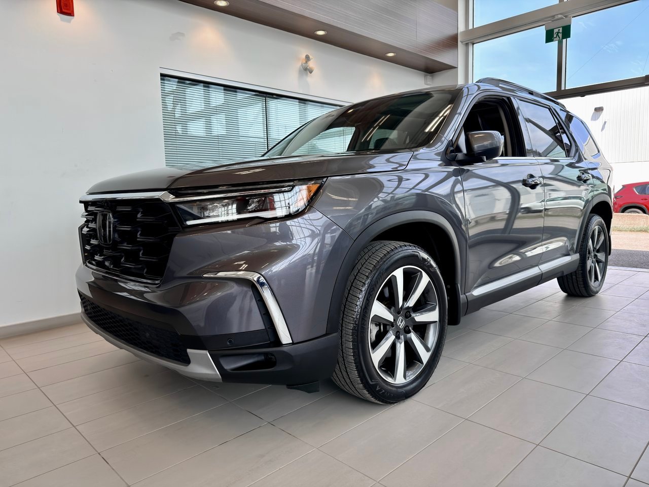 2025 Honda Pilot gray Notre-Dame-des-Prairies - photo #3