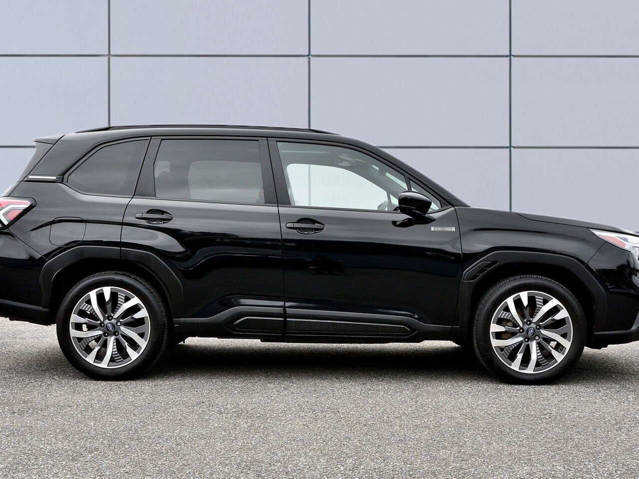 2025 Subaru Forester Premier e_BOXER hybride Black Saint-Hyacinthe - photo #4