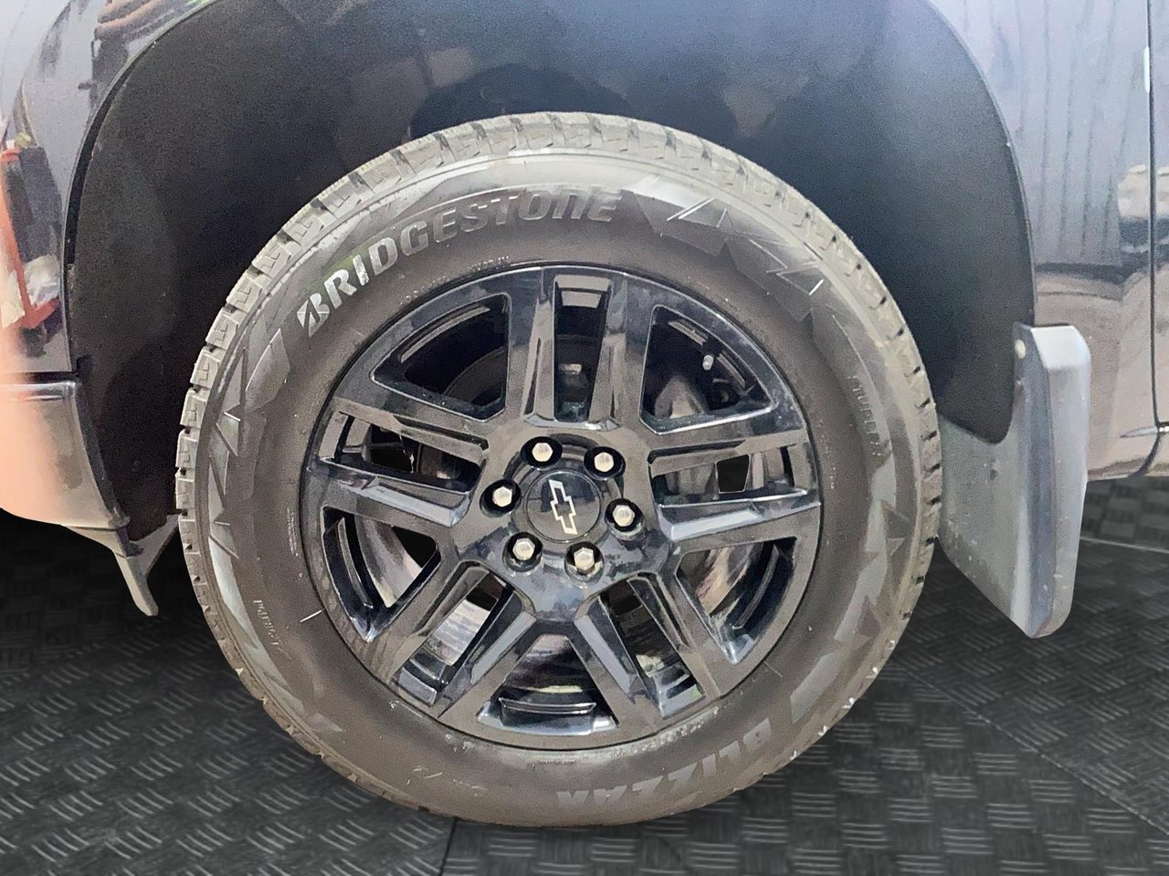 Chevrolet Silverado 1500 NIV 1GCUDEE89RZ382863 2024 Noir Baie-Comeau - photo #4