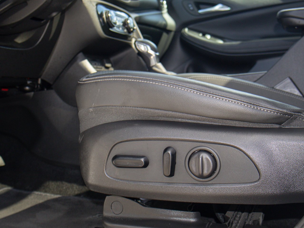 2022 Buick Encore GX AWD 4dr Select White Sherwood Park - photo #19