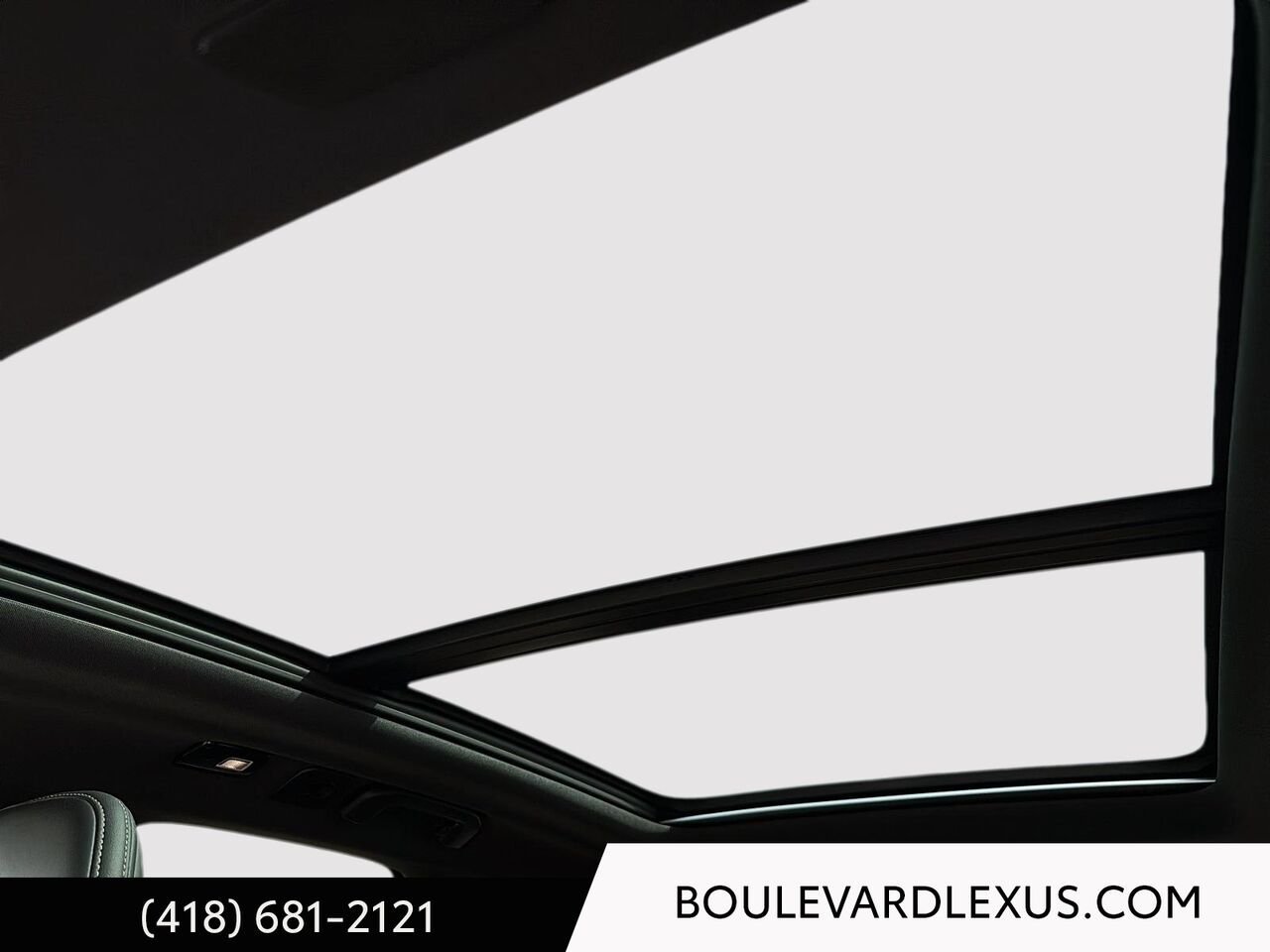 2022 Volvo XC60 19661A | B6 R-Design TI Black Quebec - photo #10