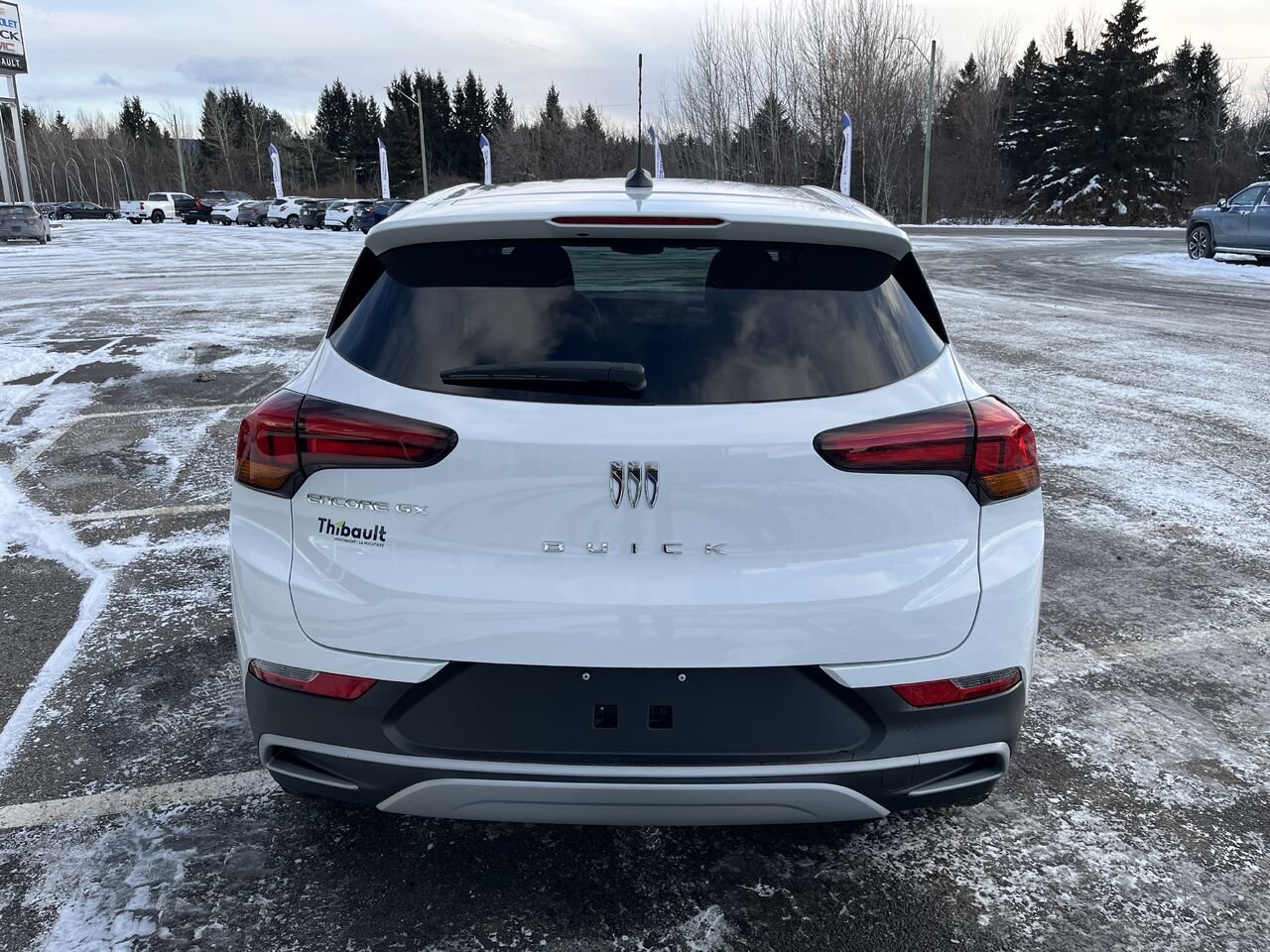 2026 BUICK Encore GX Privilégiée 4 portes TA SUMMIT WHITE Montmagny - photo #3