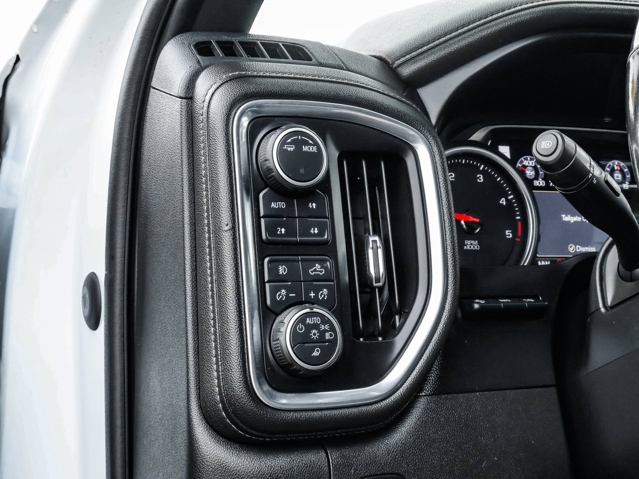 2021 Chevrolet Silverado 3500HD 4WD Crew Cab 172 High Country White Sherwood Park - photo #19