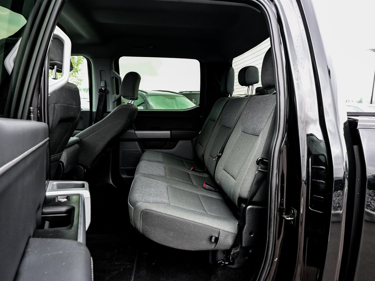 2025 Ford F-150 XLT 4WD SuperCrew 5.5' Box Black Sherwood Park - photo #28