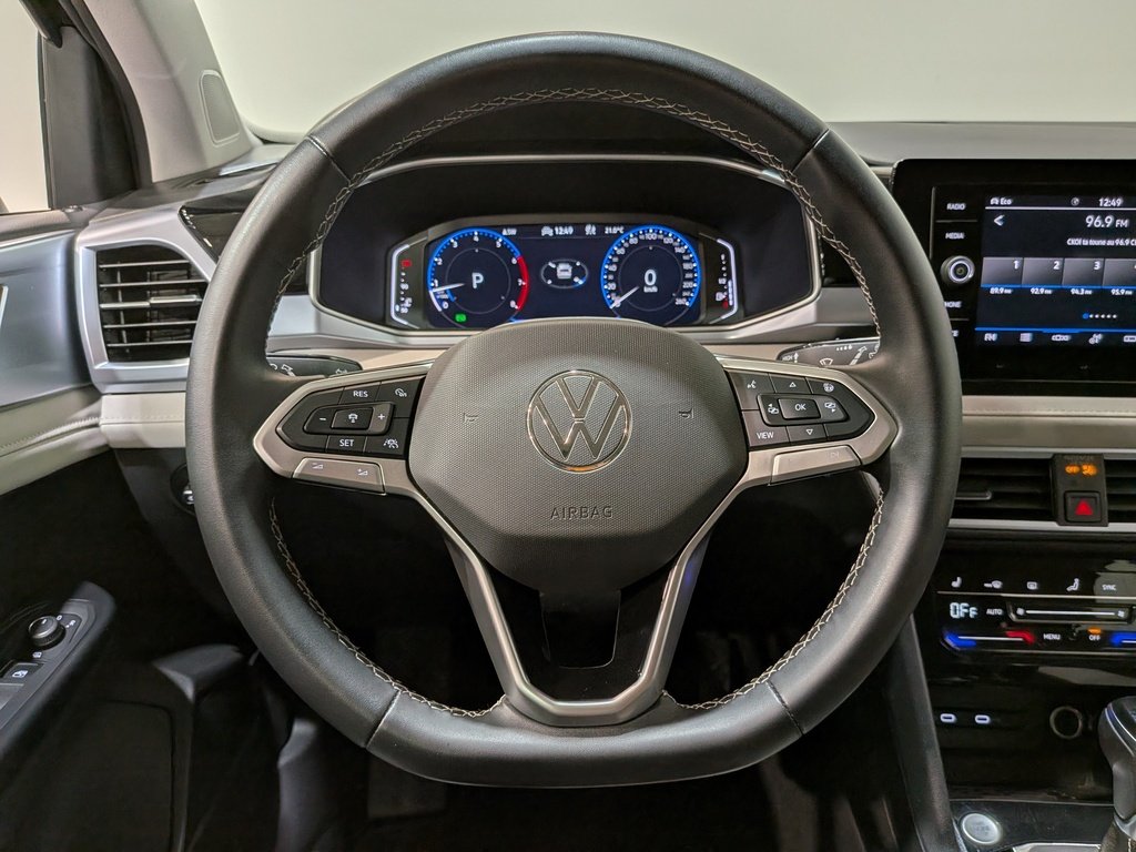 2025 Volkswagen Taos Comfortline 4MOTION Black Val-David - photo #13