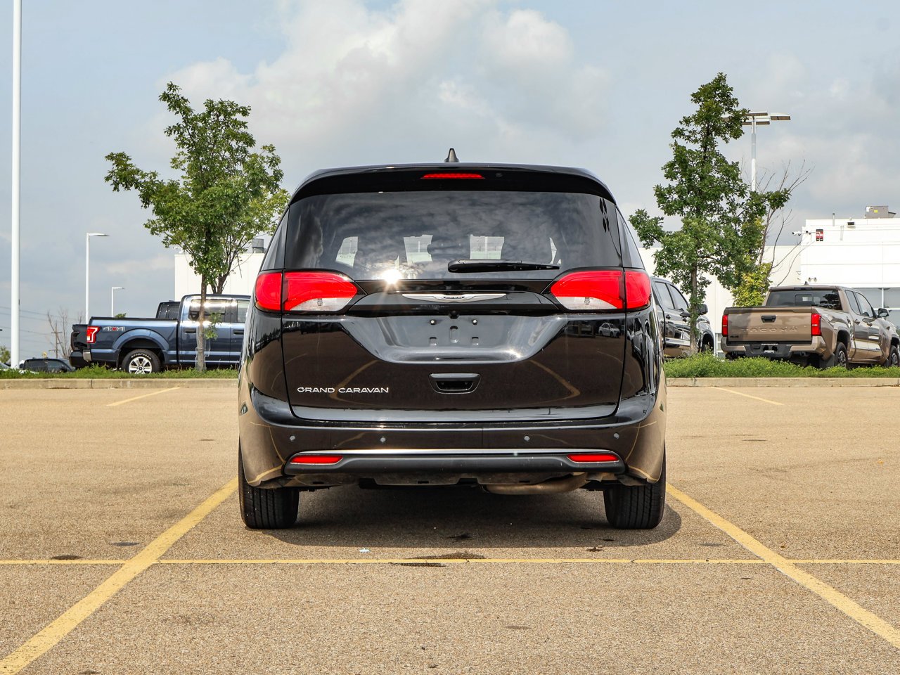 2025 Chrysler Grand Caravan SXT 2WD Black Sherwood Park - photo #6