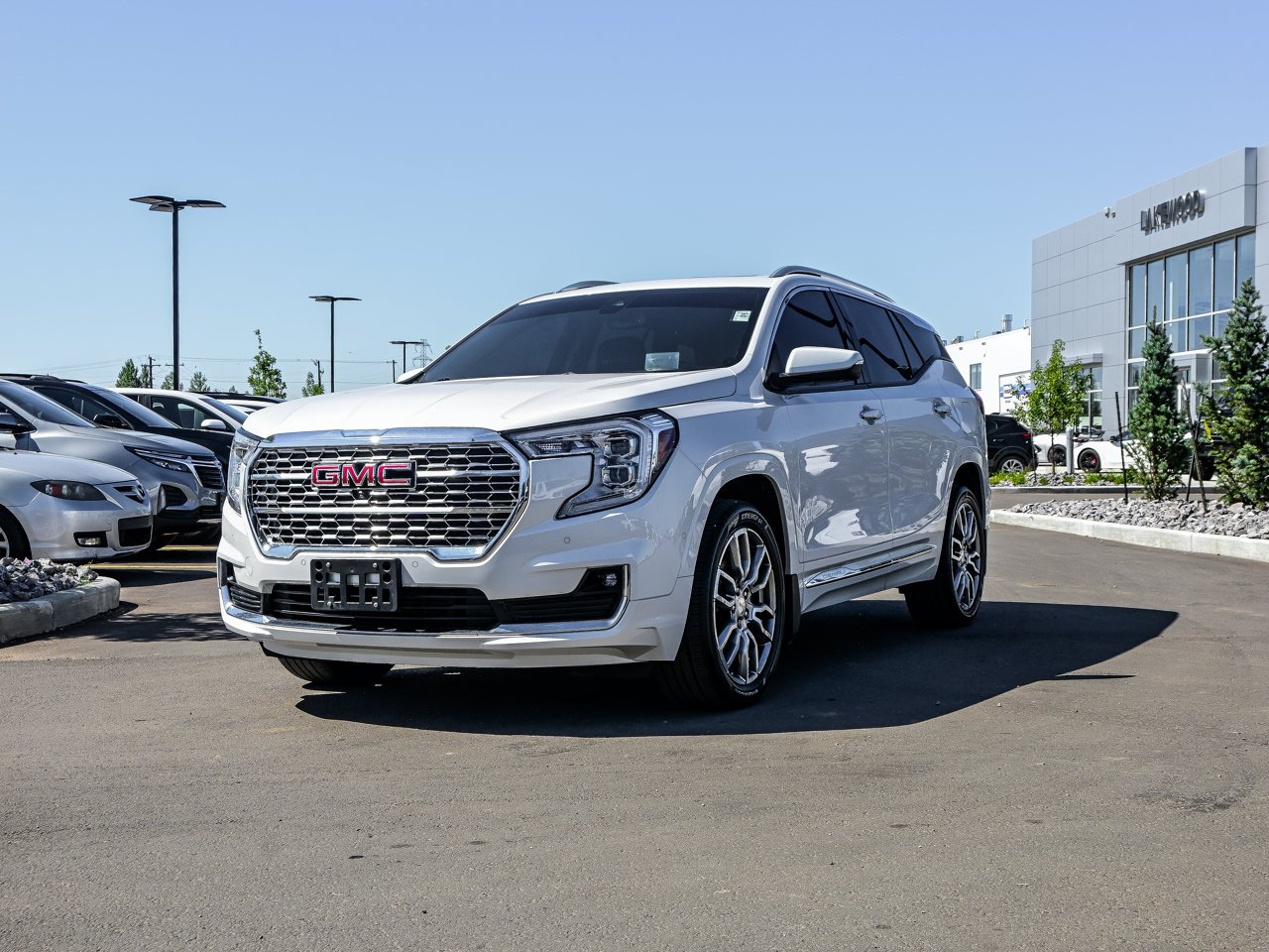 2022 GMC Terrain AWD 4dr Denali White Sherwood Park - photo #3