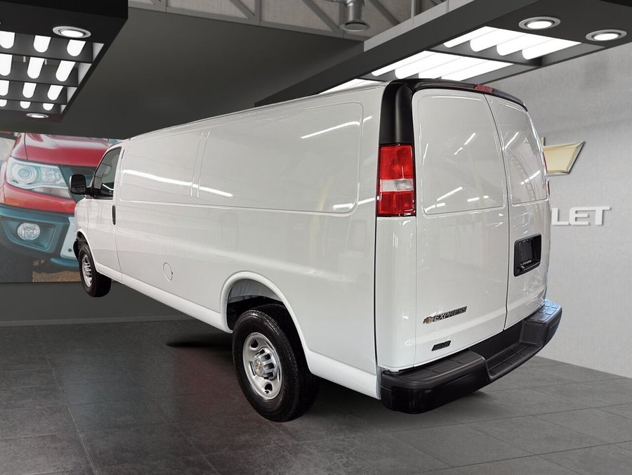 2026 Chevrolet Express Cargo Van 2026 SUMMIT WHITE