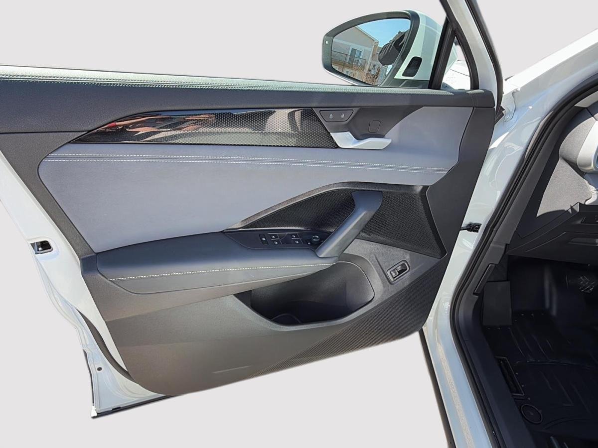 2025 Volkswagen Tiguan White Rouyn-Noranda - photo #10