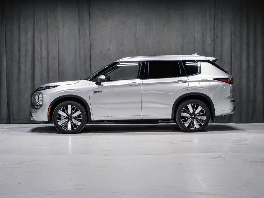 2026 Mitsubishi Outlander Plug-In Hybrid GT Moonstone Grey Premium Finish