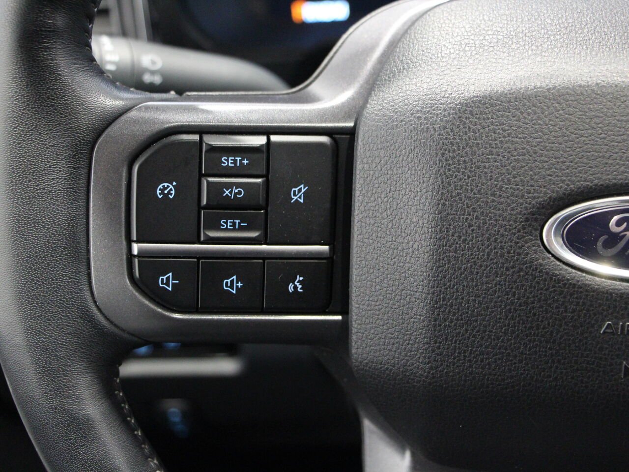 2024 Ford Super Duty F-250 SRW LARIAT F250 LARIAT CREW CAB Black Châteauguay - photo #17