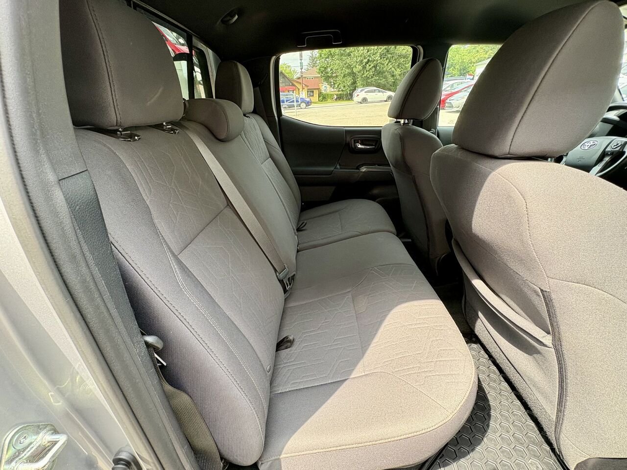 2018 Toyota TACOMA Silver Mont-Laurier - photo #15