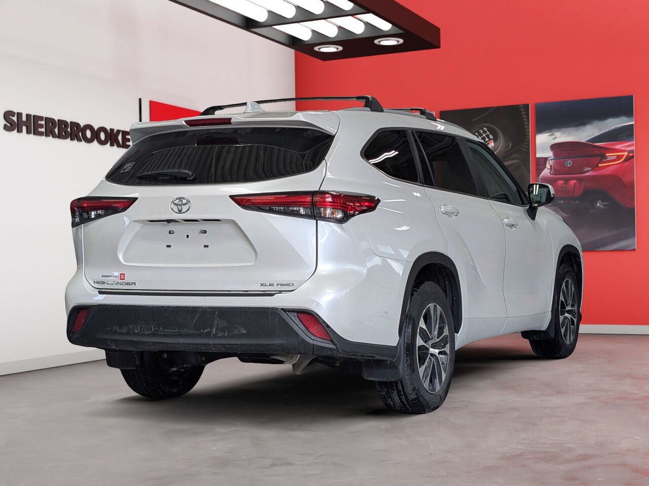 Toyota Highlander XLE/AWD/SIÈGES CHAUFFANTS/VOLANT CHAUFFANT/TOIT OUVRANT/BLUETOOTH/AC BIZONE 2023 Frisson glacé nacré Sherbrooke - photo #3