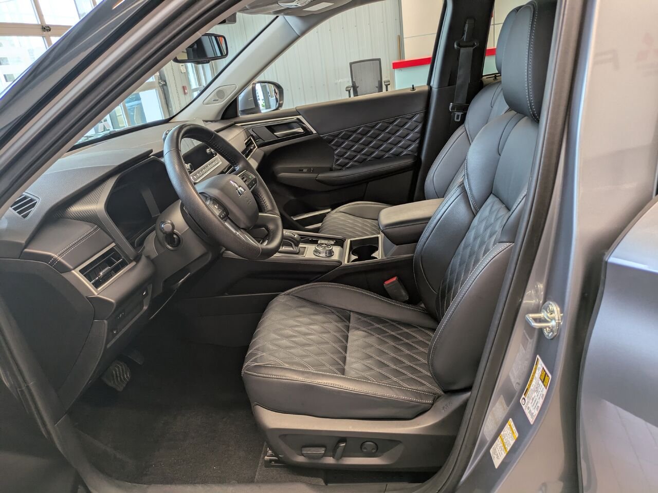 2024 Mitsubishi Outlander Grey Gatineau - photo #15