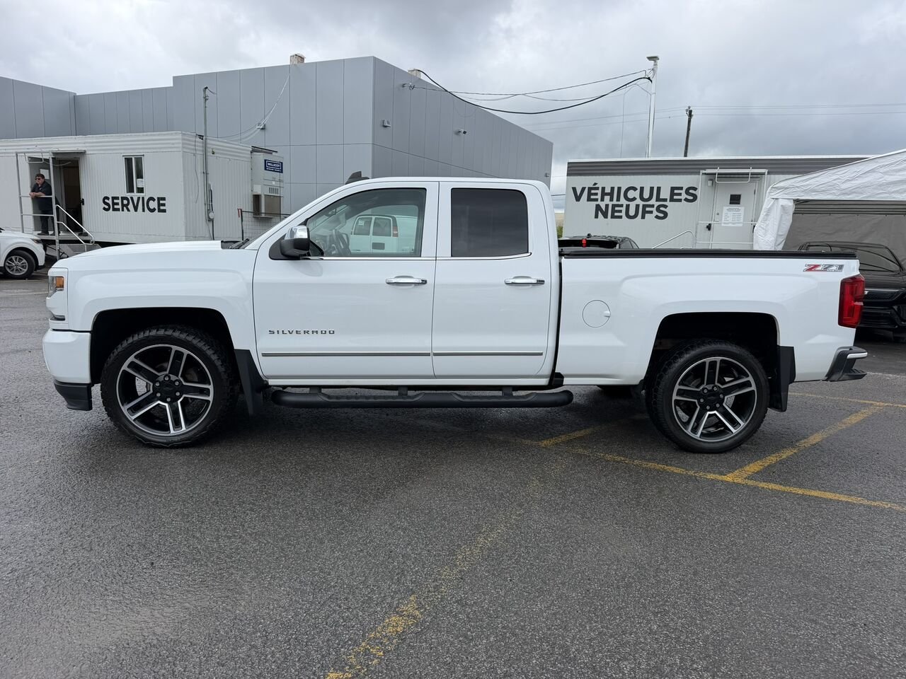 Chevrolet Silverado 1500 2LTZ 5.3L ENCEMBLE Z71 QUAD CAB 2017 Blanc Laval - photo #1