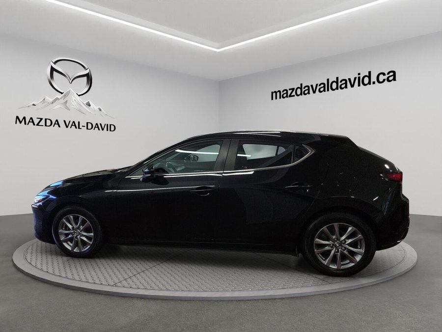 Mazda Mazda3 Sport GS TA BA, VOLANT CHAUFFANT, TOIT OUVRANT, SIÈGES ÉLECTRIQUES 2024 Noir