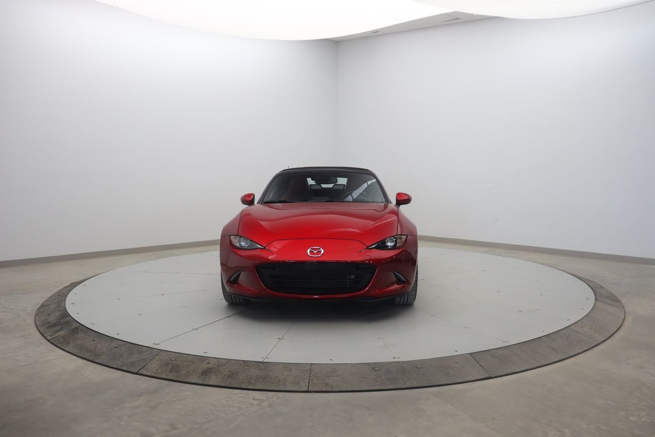 Mazda MX-5 NIV JM1NDAD73P0557308 2023 Rouge Chicoutimi - photo #1