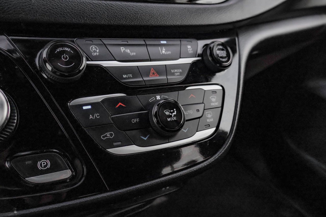 2025 Chrysler Grand Caravan SXT 2WD Black Sherwood Park - photo #25