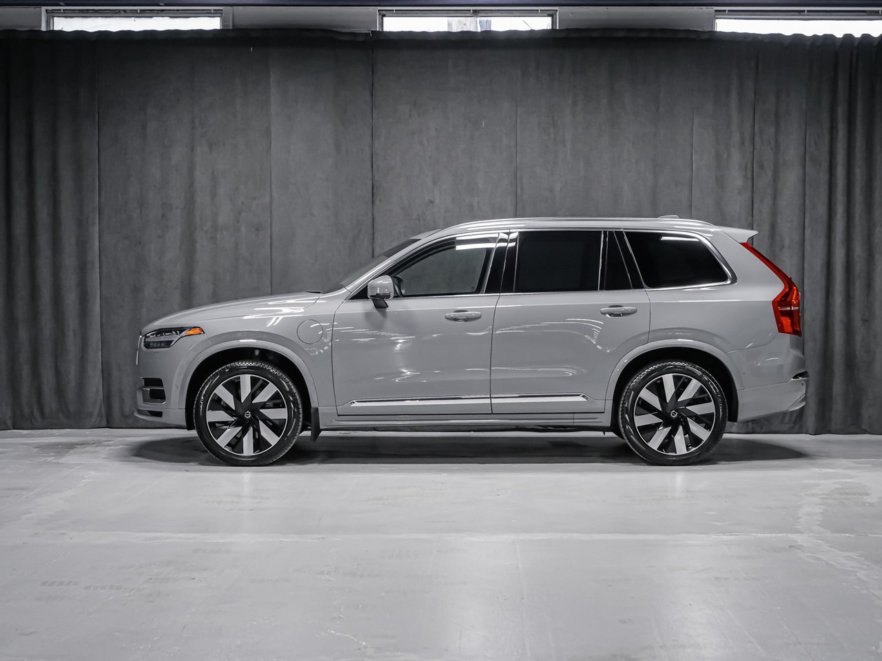 2025 Volvo XC90 Plug-In Hybrid T8 ULTRA BRIGHT Grey Montreal - photo #1