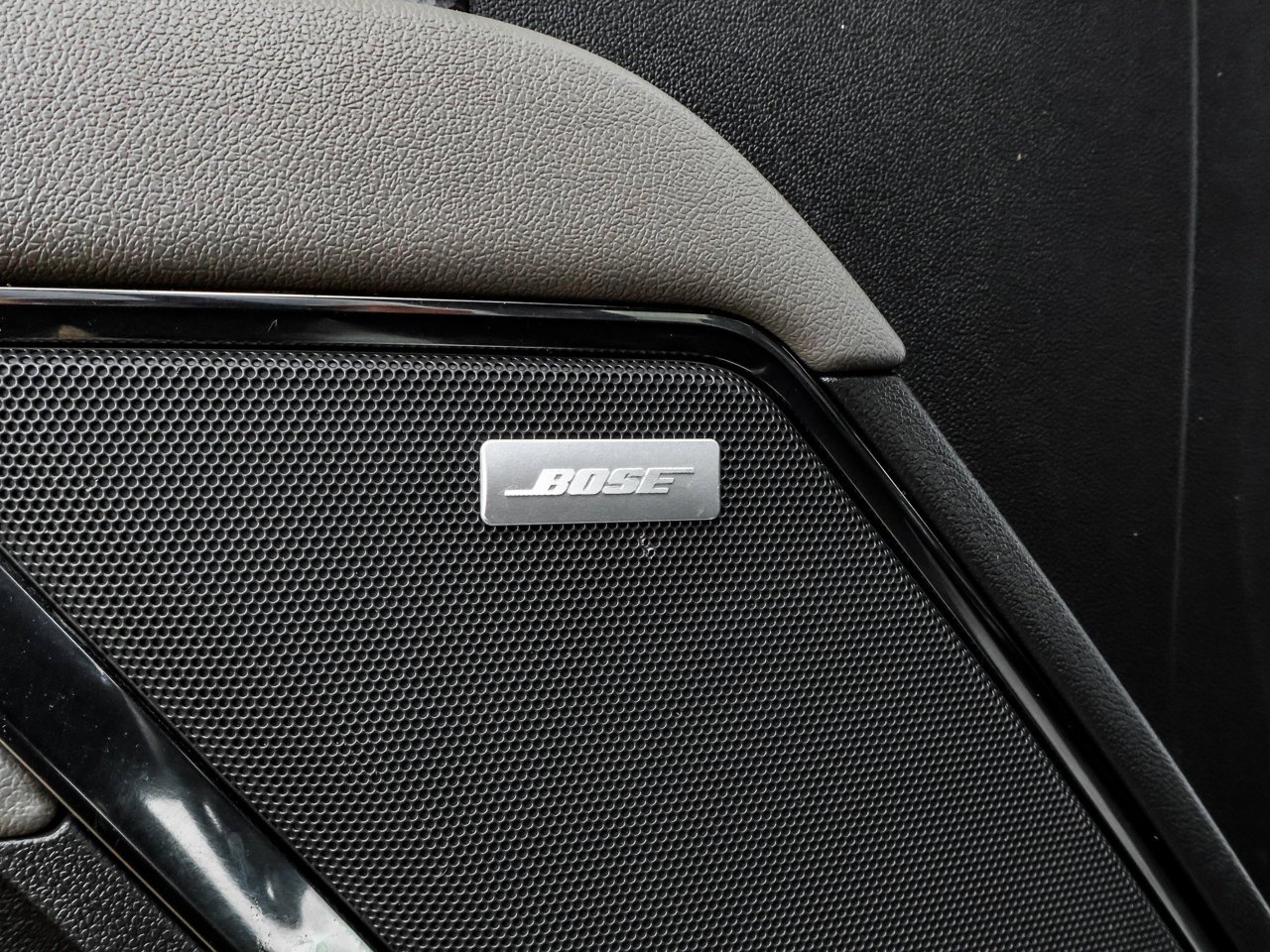 2022 Chevrolet Silverado 1500 4WD Crew Cab 147 ZR2 White Sherwood Park - photo #18