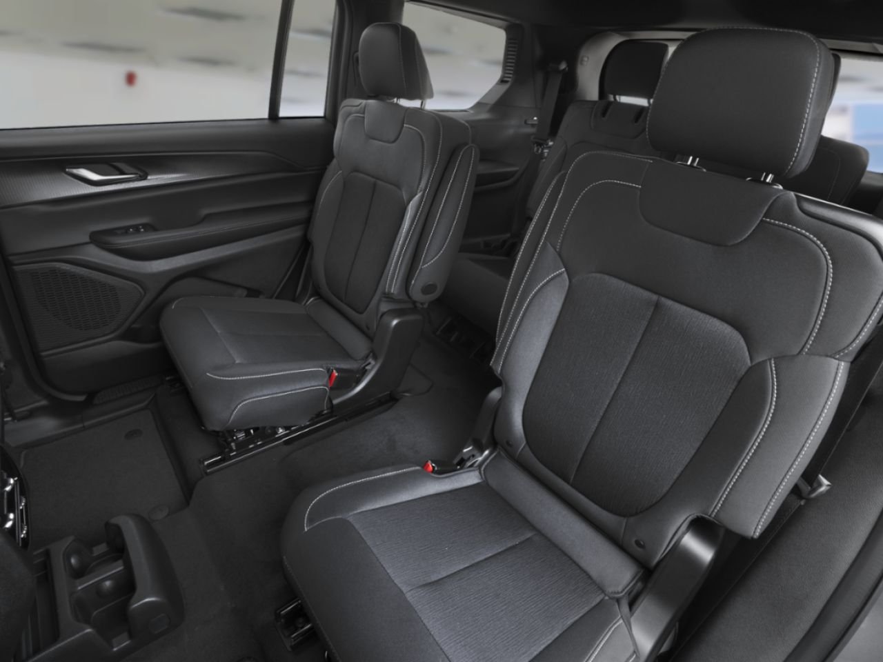 2026 JEEP Grand Cherokee L Limited 4x4 Baltic Grey Metallic Ottawa & Gatineau - photo #9