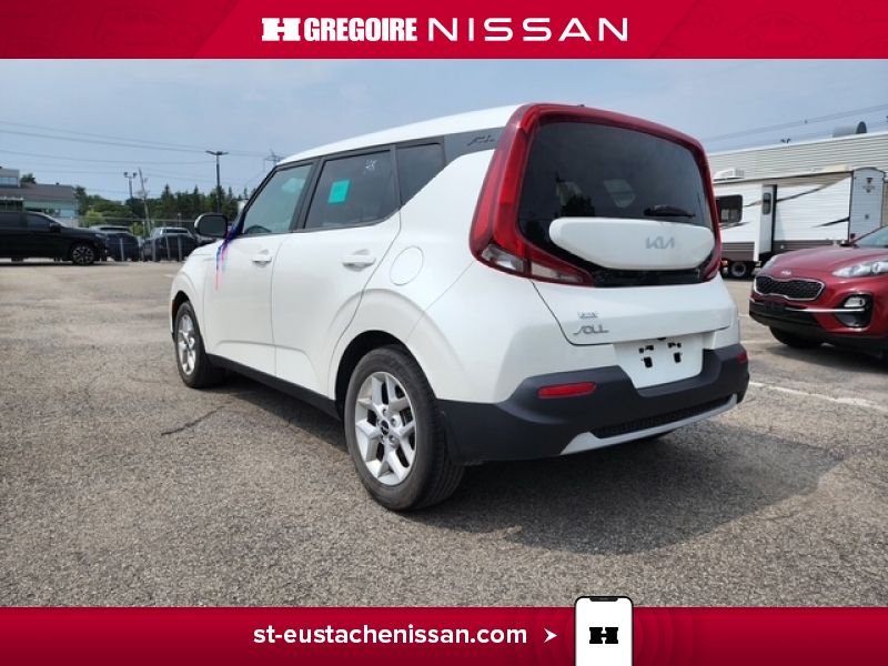 2022 Kia Soul White Laval - photo #8