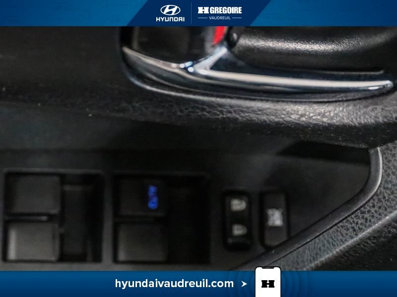 Toyota Corolla 2018 Bleu Laval - photo #16
