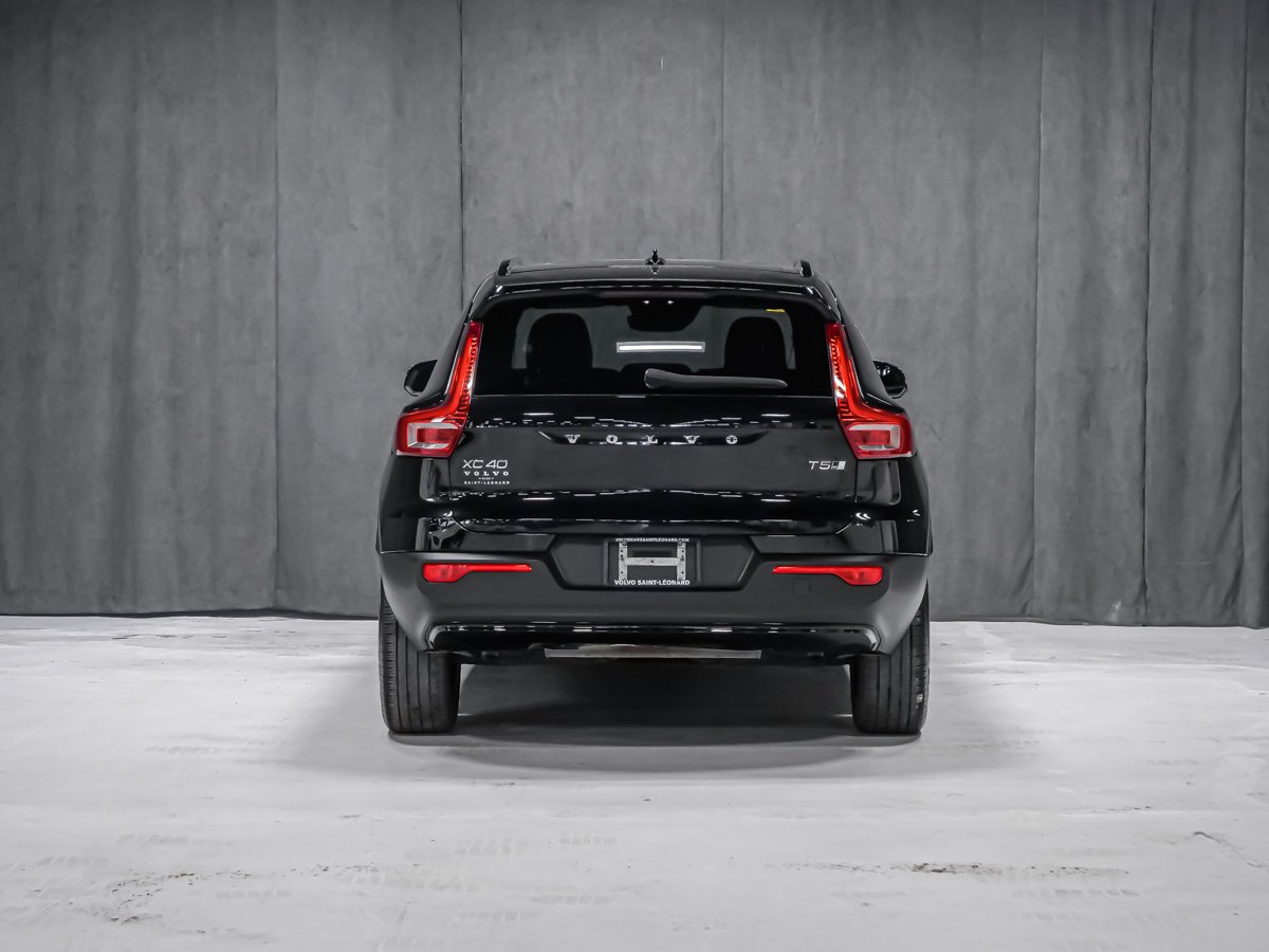 Volvo XC40 R-DESIGN 2022 Noir Montréal - photo #4
