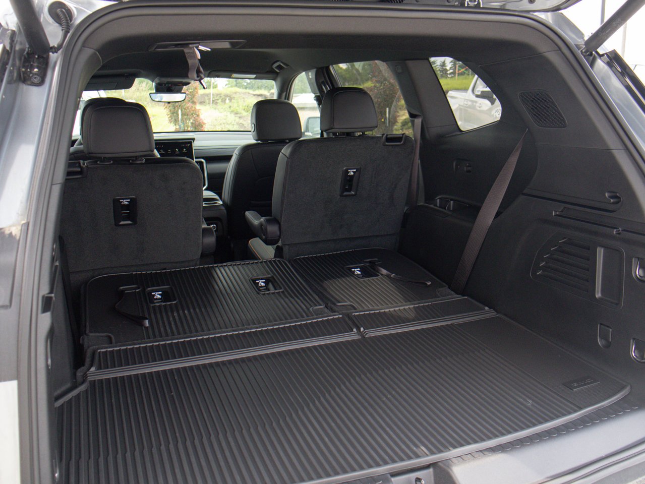 2026 GMC Acadia AWD 4dr AT4 Grey Sherwood Park - photo #10