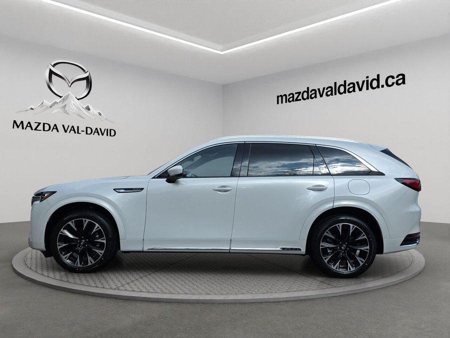 Mazda CX-90 hybride rechargeable Signature PHEV, 7 passagers, toit pano, cuir, sièges ventilés 2026 Quartz platine métallisé