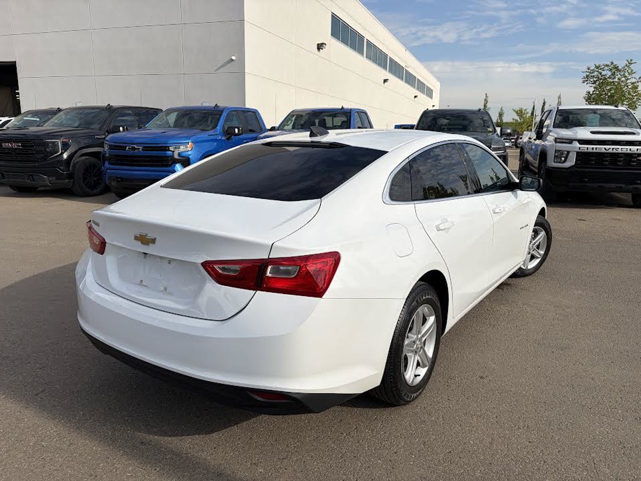 2022 Chevrolet Malibu 4dr Sdn LS w/1LS White Sherwood Park - photo #4