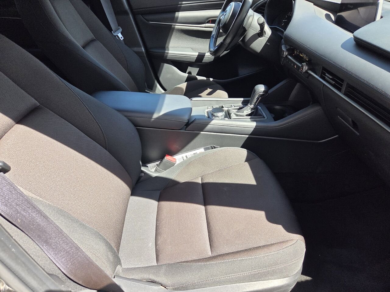 MAZDA MAZDA3 SPORT 2023 01C4 GRIS Mont-Laurier - photo #10