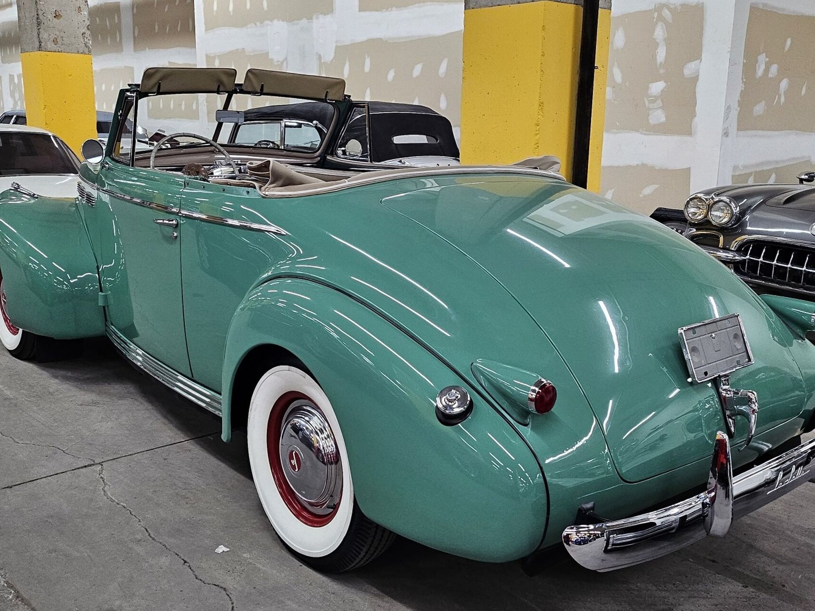 1940 Cadillac La Salle Green Montreal - photo #2