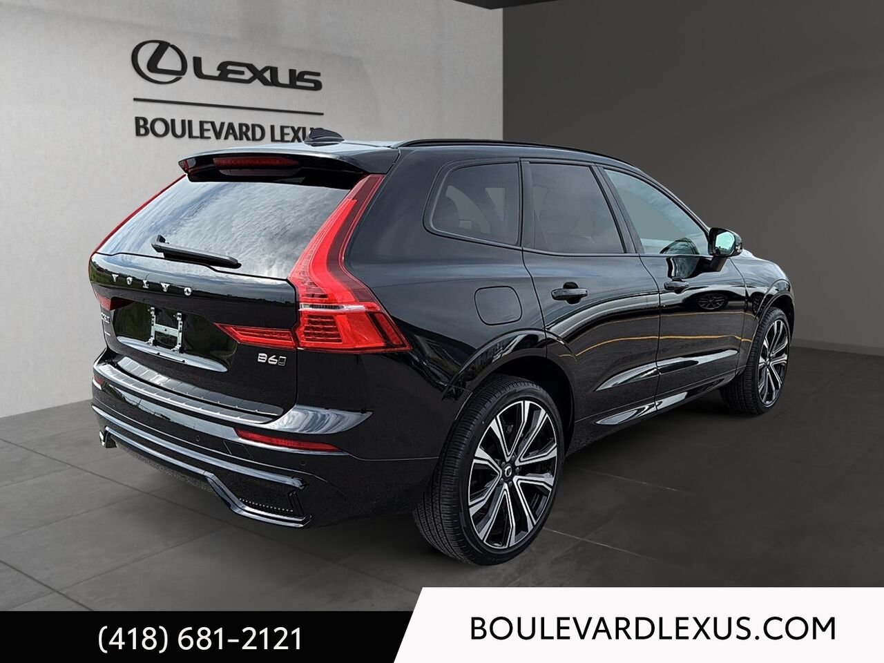 2022 Volvo XC60 19661A | B6 R-Design TI Black Quebec - photo #3