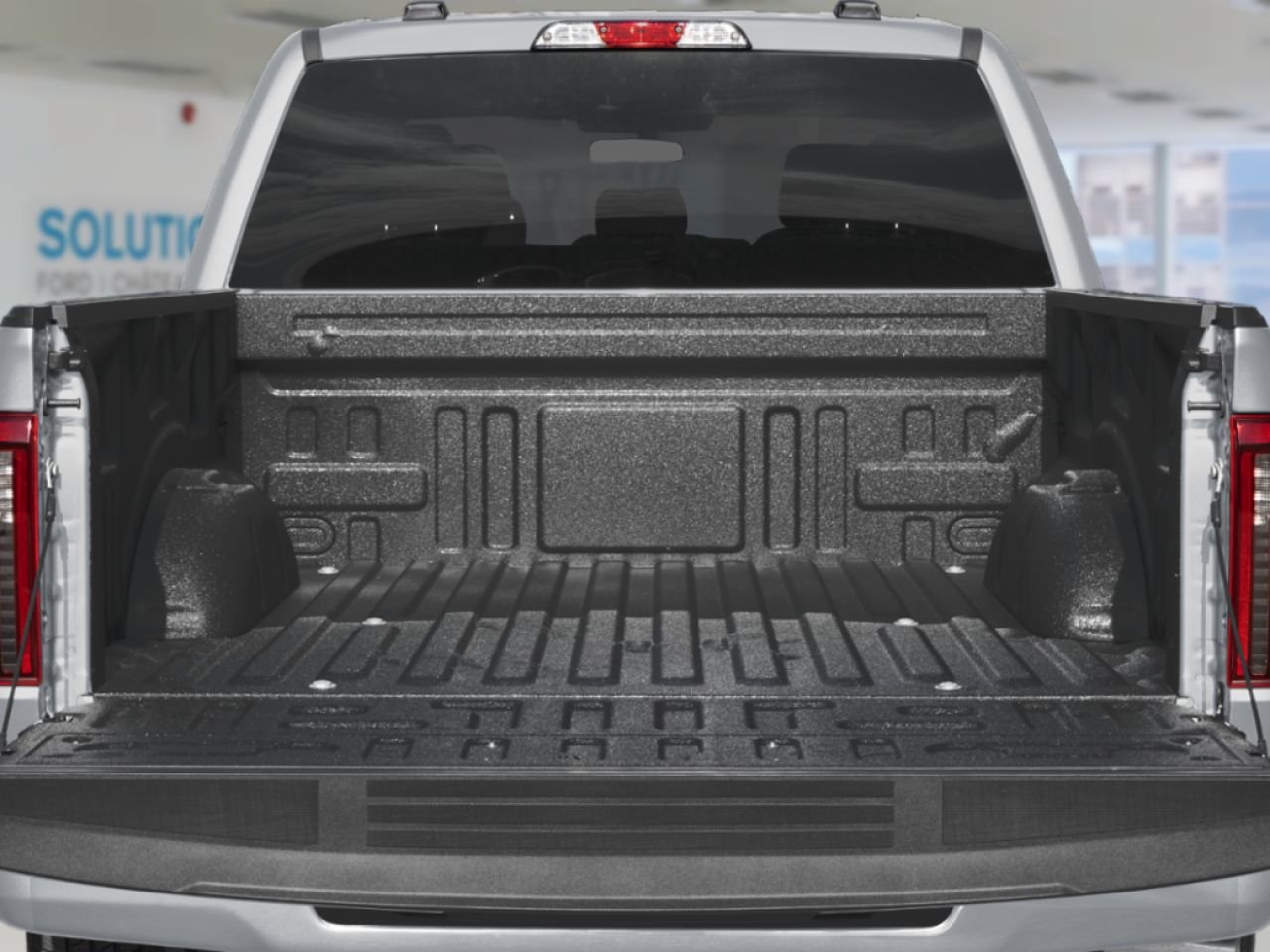 Ford F-150 STX CABINE SUPERCREW 4RM CAISSE DE 5,5 PI 2026 Noir agate métallisé Châteauguay - photo #11