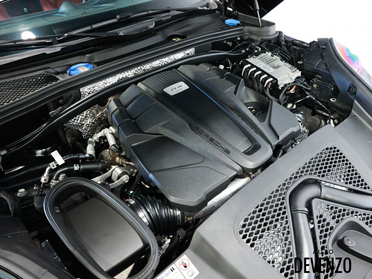 2023 Porsche Macan Black Saint-Eustache - photo #20