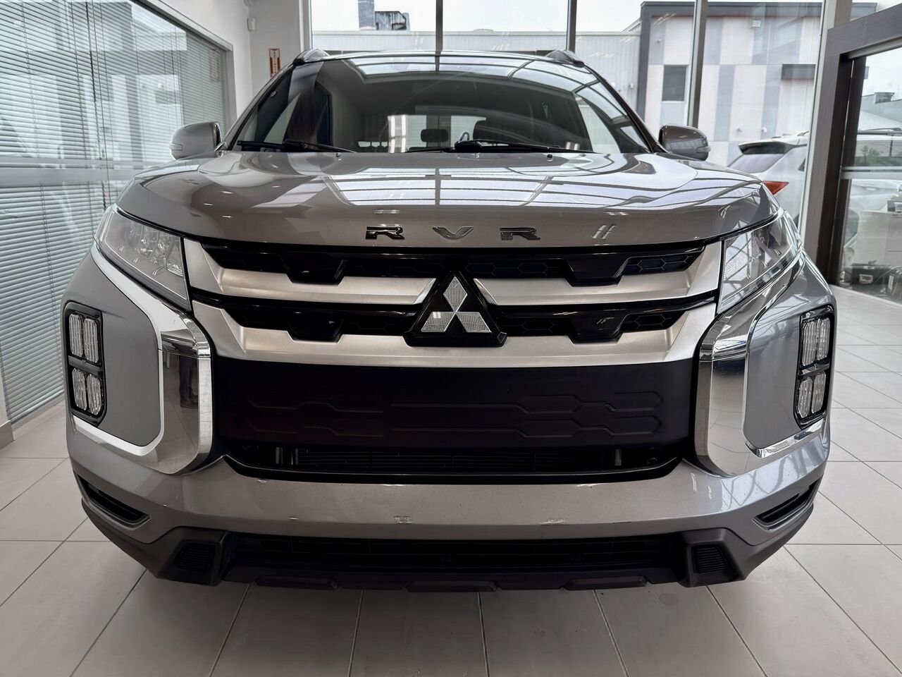 2021 Mitsubishi RVR Grey Notre-Dame-des-Prairies - photo #4