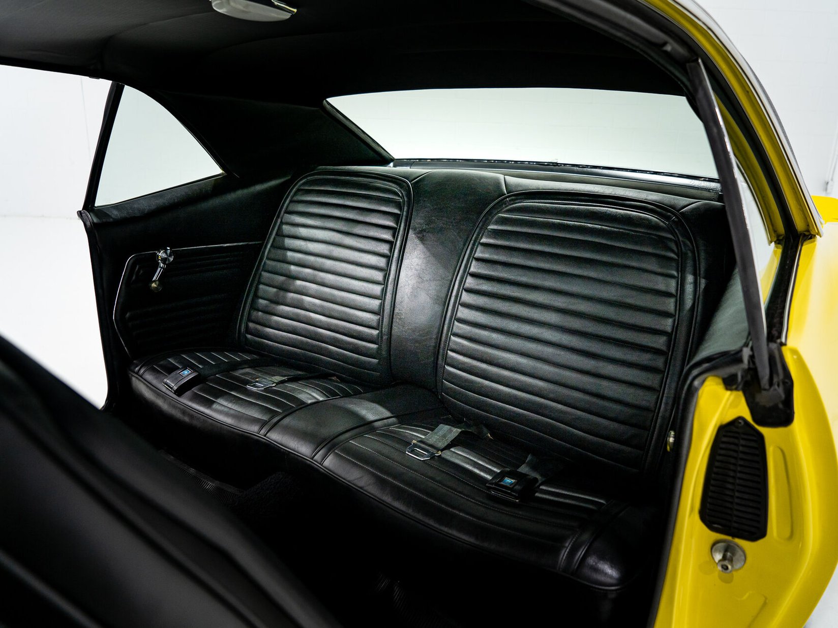 1969 Chevrolet Camaro SS **PRIX EN USD** With factory A/C Yellow Montreal - photo #8