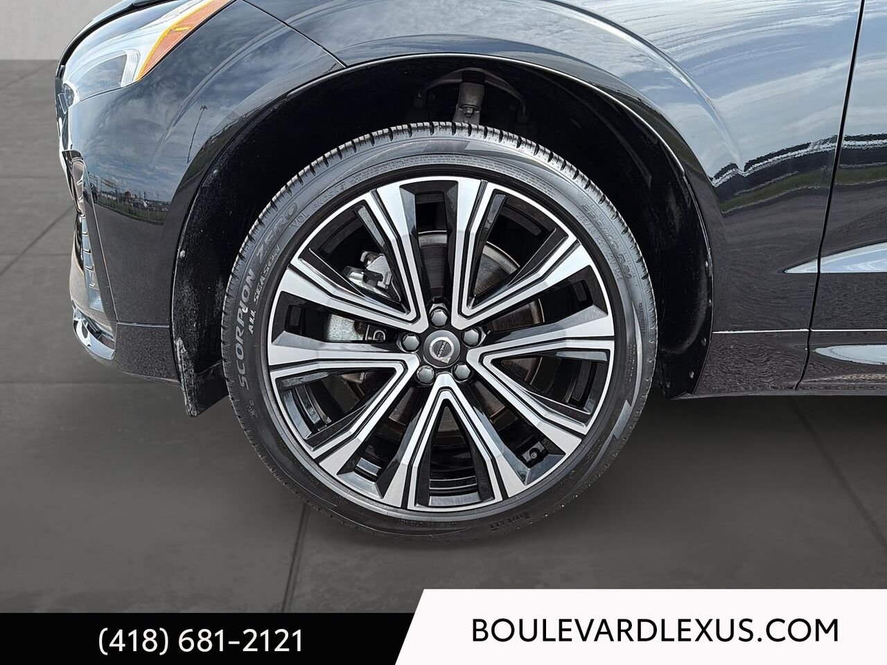 2022 Volvo XC60 19661A | B6 R-Design TI Black Quebec - photo #6