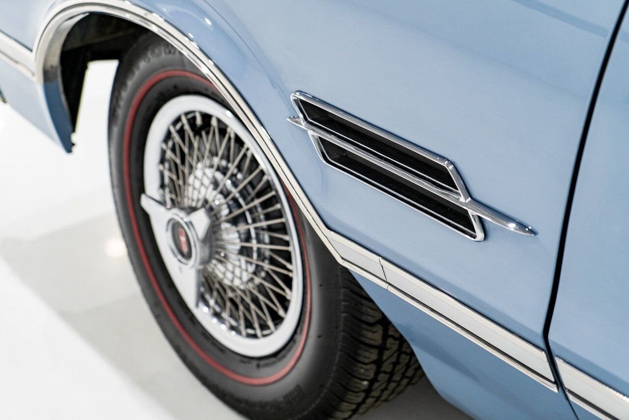 1966 Oldsmobile 442 PRIX EN USD | Matching# 400cu.in. 4-Speed Blue Montreal - photo #2